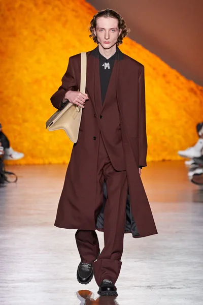 Look 4